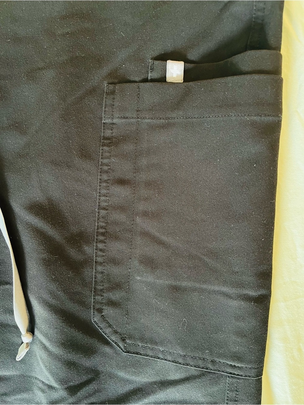 Figs Women's Black Straight-Leg Dowa Scrub Pants - Picture 3 of 11